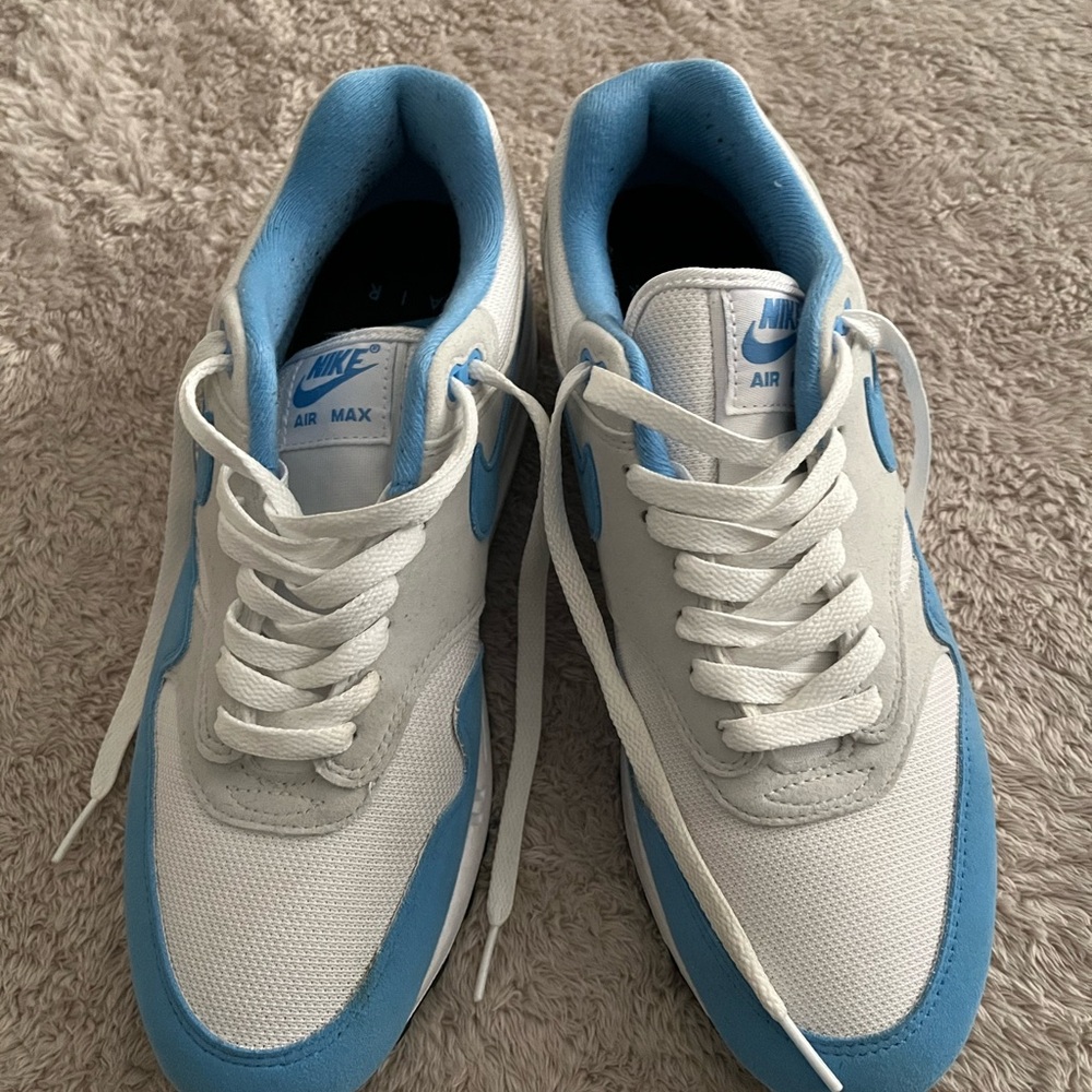 Nike Air Max Men's Sneakers in White and Blue